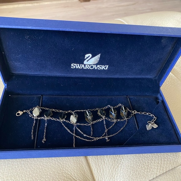 Elegant Swarovski Crystal Bracelet - Picture 3 of 5